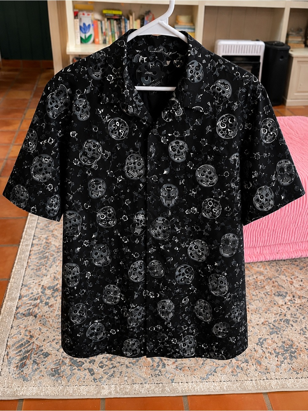Men's Black Short-Sleeve Button-Down Shirt with Gray Skull Print